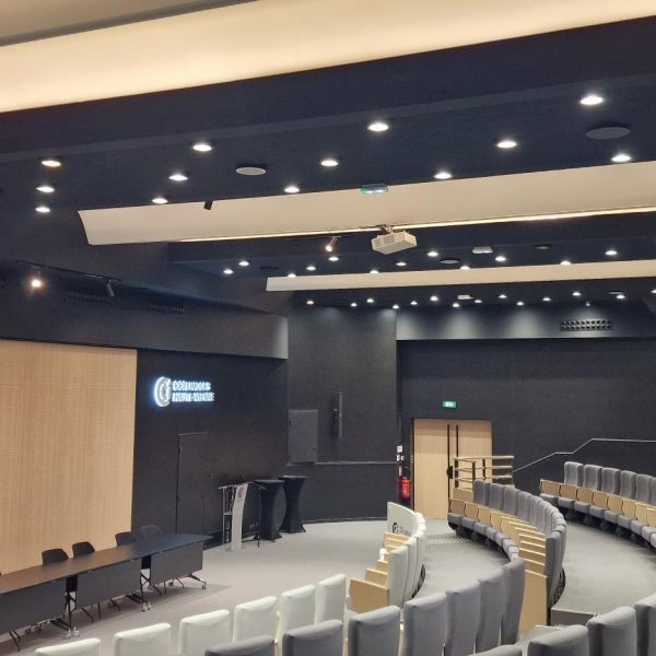 Amphithéâtre - Installation: SPIE Building Solutions